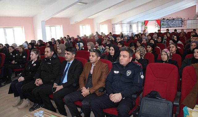 Hamur’da “En İyi Narkotik Polisi Anne” eğitimi verildi