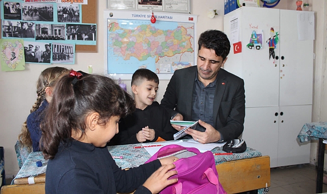 Hamur İlçe Milli Eğitim Müdürü Özmüş öğrencilerle buluştu