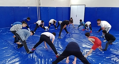 Hasköy’de güreş antrenmanları hız kesmeden devam ediyor