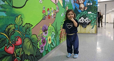 Hastaneye acıyla gelen çocukların yüzlerindeki üzüntüye duvarlara çizilen resimlerle son verildi