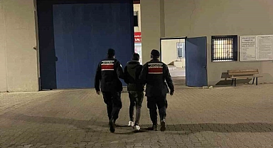 Hırsızlık suçundan aranan şahsı jandarma yakaladı