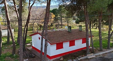 İlkadım, kırmızı-beyaz