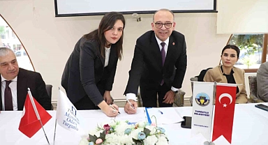 İmzalar Turgutlu için atıldı