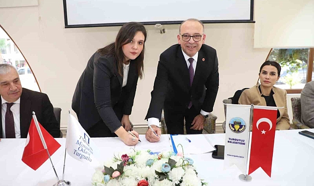 İmzalar Turgutlu için atıldı