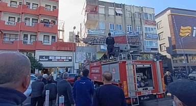 İtfaiye ekipleri ev yangınına balkondan girerek müdahale etti