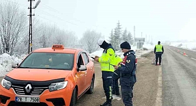 Jandarma ekiplerinden kış lastiği denetimi