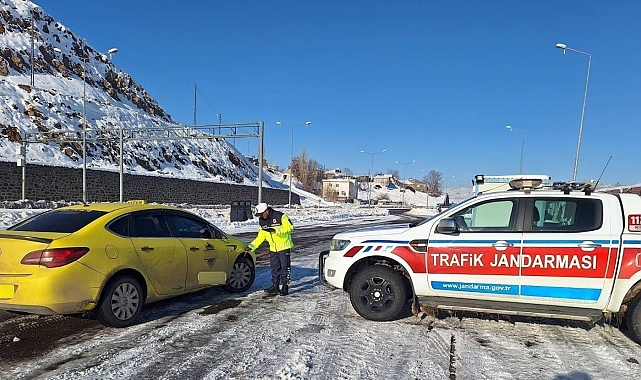 Jandarma Erzurum'da 33 bin 50 aracı kontrol etti
