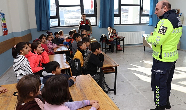 Jandarma, okul çevrelerini ve servislerini denetledi