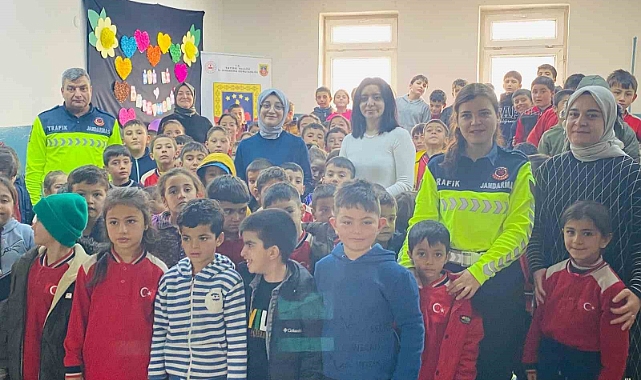Jandarmadan öğrencilere trafik eğitimi