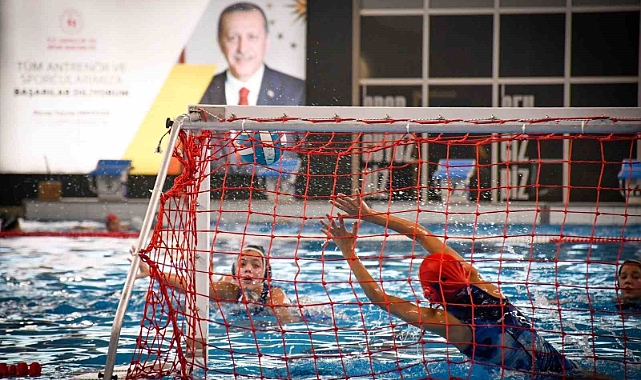 Kadınlar Türkiye Sutopu Şampiyonası Balıkesir’de başladı
