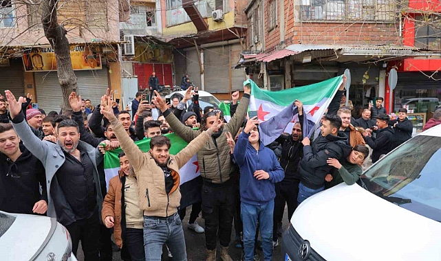 Kahramanmaraş’taki Suriyeliler Esed’ın gidişini kutladı