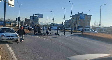 Kamyonet motosiklete çarptı: 1 yaralı