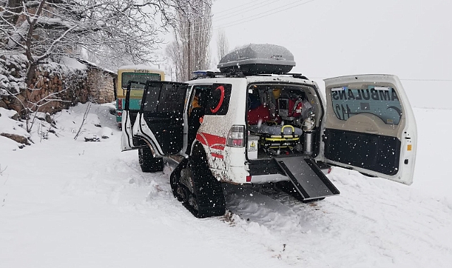 Kar paletli ambulans zorlu kış şartlarında hayat kurtarıyor