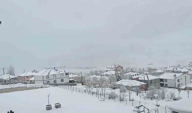 Kardan kapanan 7 köy yolu ulaşıma açıldı