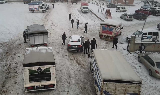 Kars Hayvan Pazarı'nda polis 16 ayrı noktada denetim yaptı