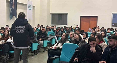 Kars’ta polis 700 üniversite öğrencisine narkotik eğitim verdi