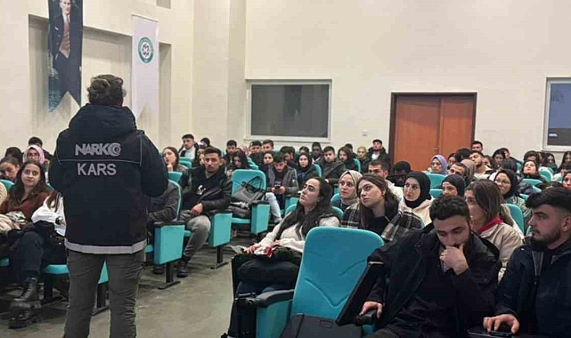 Kars’ta polis 700 üniversite öğrencisine narkotik eğitim verdi
