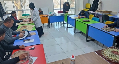 KAYMEK’te erkek kursiyerlere el sanatları eğitimi