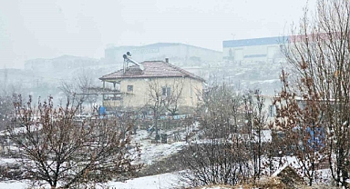 Kayseri’de kar yağışı: Yüksek kesimler beyaza büründü