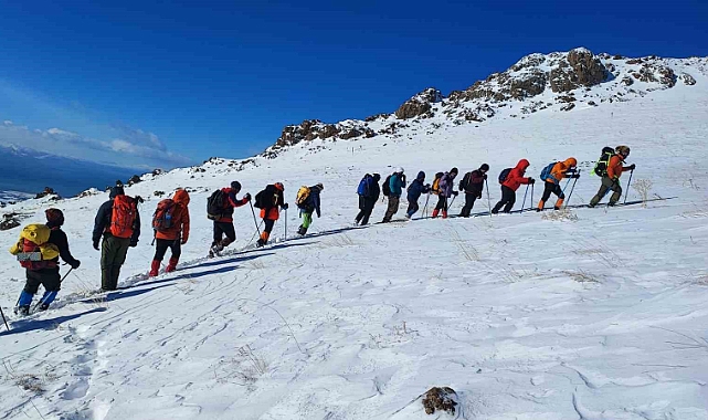 Küçük Erek Dağı’na zirve tırmanışı