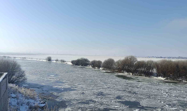 Kura Nehri dondu