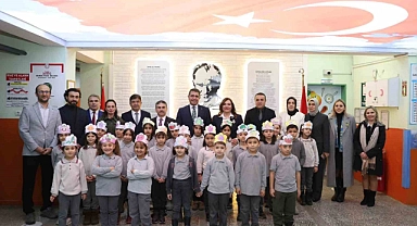 Liseli öğrencilerden ilkokul öğrencilerine fanus ve balık