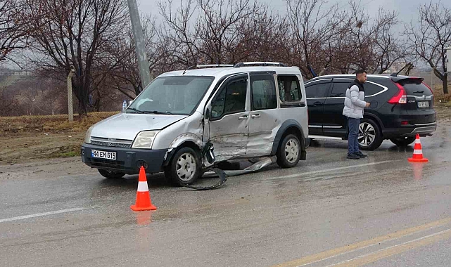 Malatya'da 6 kişinin yaralandığı kaza kameraya yansıdı