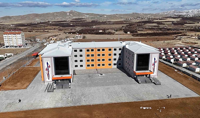 Malatya'da Guiness'e aday olan çiniler ilgi odağı oldu