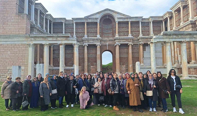 Manisalı kadınlar Salihli ilçesindeki güzellikleri keşfetti