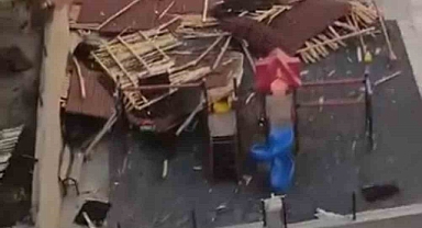 Mardin’de şiddetli fırtına çatı uçurdu