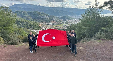 Marmaris’in dört mahalle muhtarından Türk bayrağına vefa