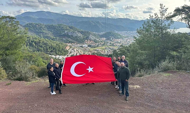 Marmaris’in dört mahalle muhtarından Türk bayrağına vefa