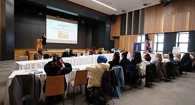 Menopoz sürecinin zorlukları "menopoz okulu"nda ele alındı