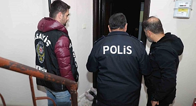 Mersin’de hırsızlık suçundan aranan 27 firari yakalandı