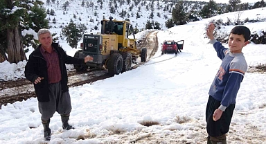 Mersin’de karla mücadele, Yörüklerin kapanan yolları açıldı