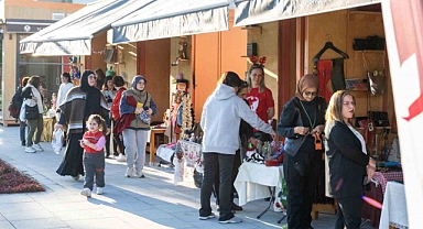 Mersin’de üretici kadınlar, yılbaşı stantlarında el emeği ürünlerini sergiliyor