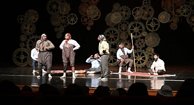 Mersin Şehir Tiyatrosu, Kırşehir’de ’Misafir’ adlı oyunu sahneledi