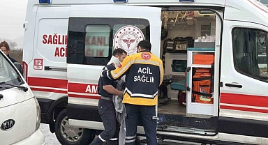 Minibüs ile otomobilin çarpıştığı kazada 3 kişi hafif şekilde yaralandı