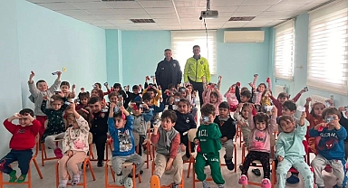 Minik öğrencilere trafik güvenliği eğitimi