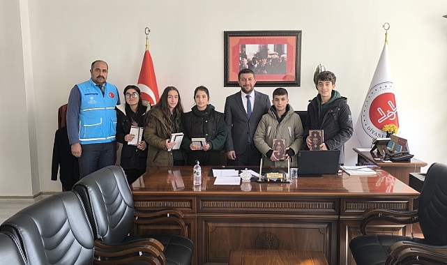 Müftü Kamali Öğrencilere Kuran- Kerim Hediye etti