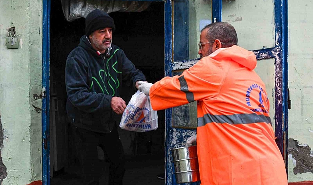 Muratpaşa sıcak desteğini aksatmadı