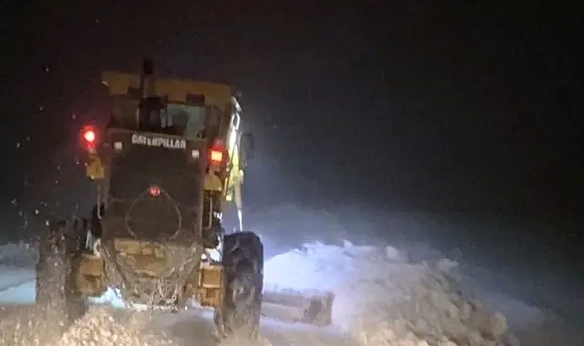 Muş'un o ilçesinde kar nedeniyle çok sayıda köy yolu ulaşıma kapanmıştı. Ekipler, 61 yolu ulaşıma yeniden açtı
