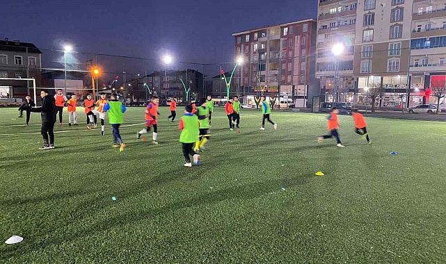 Muş'ta 1071 Sultan Alparslan Spor futbol kurslarına yoğun ilgi: Geleceğin yetenekleri yetişiyor