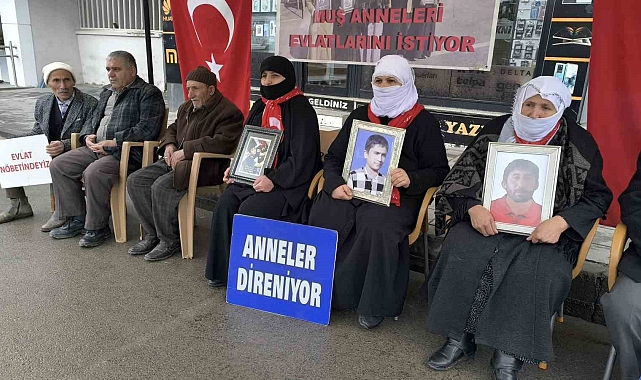 Muş'ta ailelerin evlat nöbeti devam ediyor