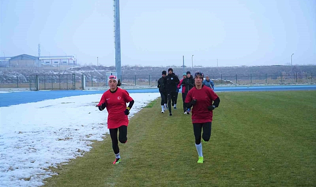 Muş'ta soğuk hava sporcuları durduramadı: Avrupa Kros Şampiyonası hazırlıkları sürüyor
