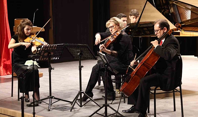 Odunpazarı Belediyesi’nin müzik grubu OPA QUADRO’dan etkileyici performans