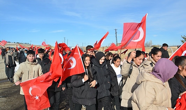 Öğrenciler Sarıkamış şehitlerine yürüdü