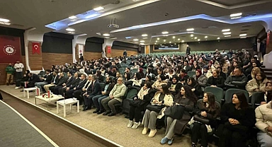 Öğrencilere ‘dezenformasyon’ konferansı