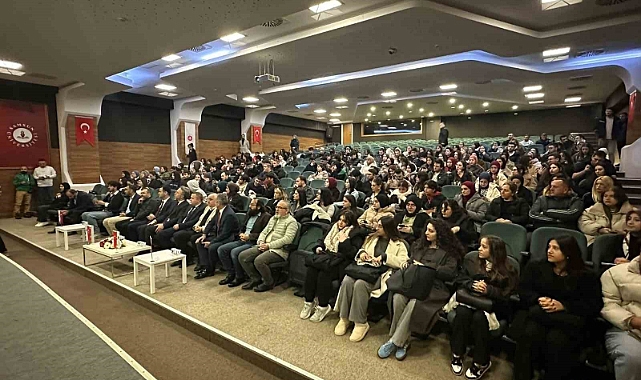 Öğrencilere ‘dezenformasyon’ konferansı