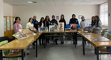 Öğrencilere Kağıt Rölyef kursu